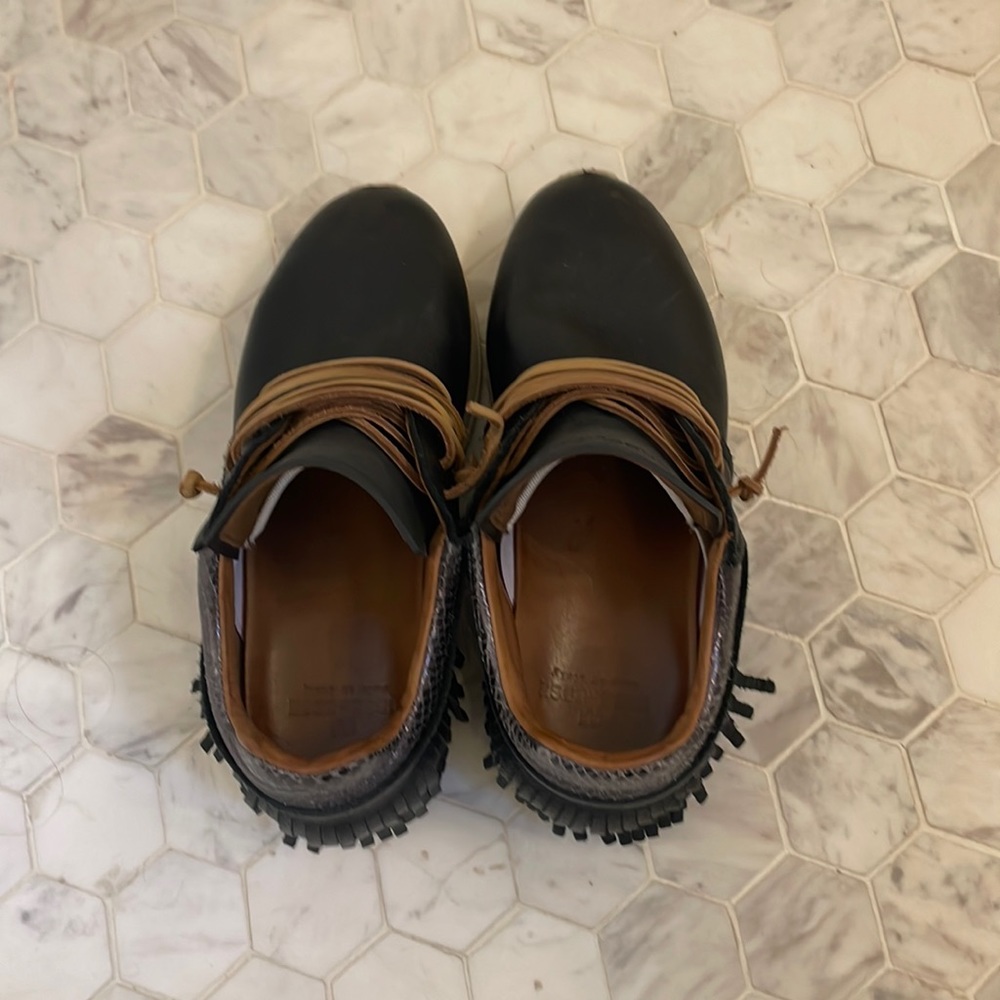 ESSEutESSE fringe sneakers, very comfortable!